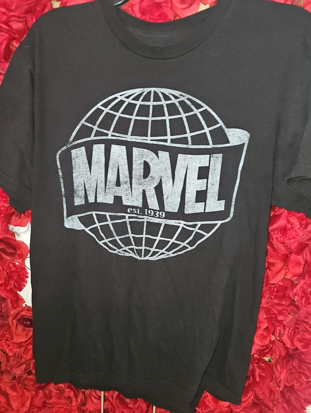 Marvel Men's Black Tee with Light Gray Globe Logo Size Medoum